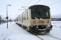 DSB MR 4063/MRD 4263 photographed inTaulov 24. February 2005.  The MRD class was purchased from 1981 to 1985 in a number of 97. The MR class was purchased from 1978 to 1985 in a number of 98. The first 30 of the MR class were built by Uerdingen in Germany, the rest of the MR class and all of the MRD class were built by Scandia in Denmark. Dieselhydraulic Deutz engine. 325 hp. Max speed 120 km/h - 75 mph. Length each unit 22 335 mm. Weight 34,5 metric tonnes. One trainset consists of two units. Renovated in 1995 - 1997. Increased max. speed to 130 km/h - 81 mph. MR 4063/MRD 4263 was put in service in 1983.